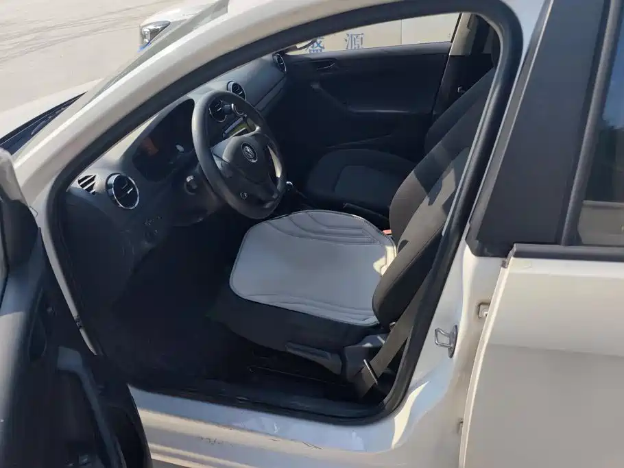 Volkswagen Jetta — миниатюра 9