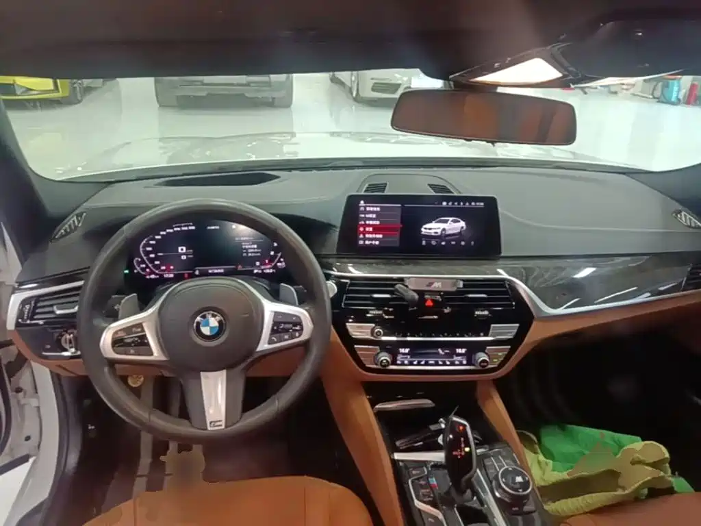 BMW 5 Series — миниатюра 10