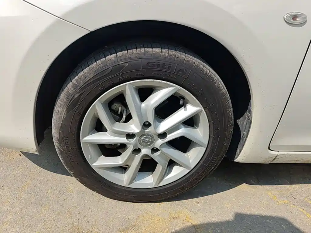 Nissan Tiida — миниатюра 23