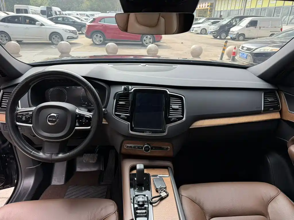Volvo XC90 — миниатюра 12