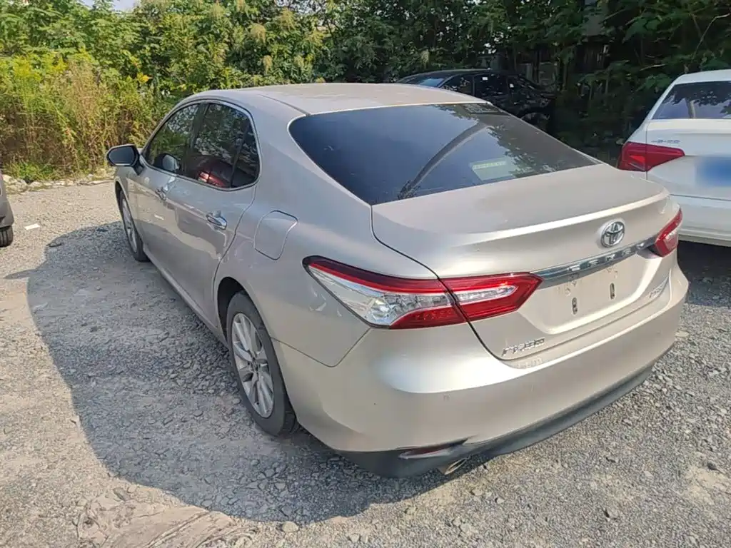 Toyota Camry — миниатюра 5