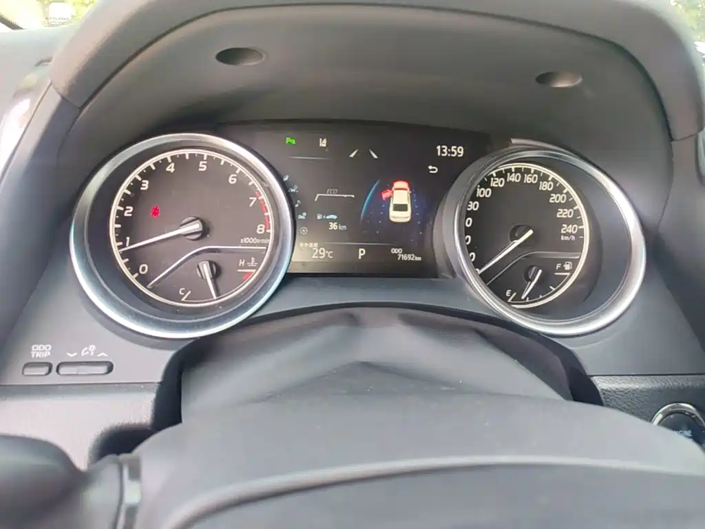 Toyota Camry — миниатюра 12