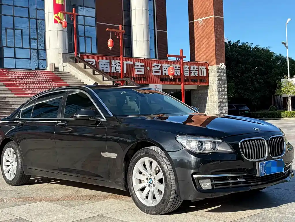 BMW 7 Series — миниатюра 3