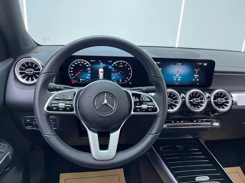 Mercedes-Benz GLB — миниатюра 27