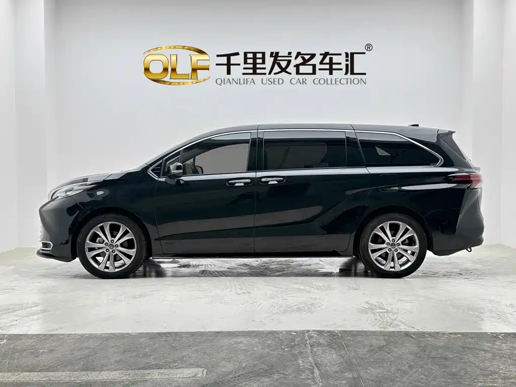 Toyota Sienna — миниатюра 2
