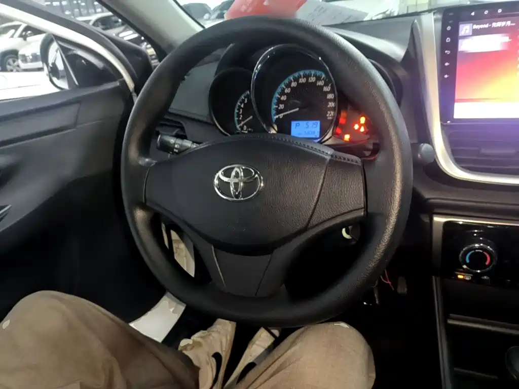 Toyota Yaris L — миниатюра 11