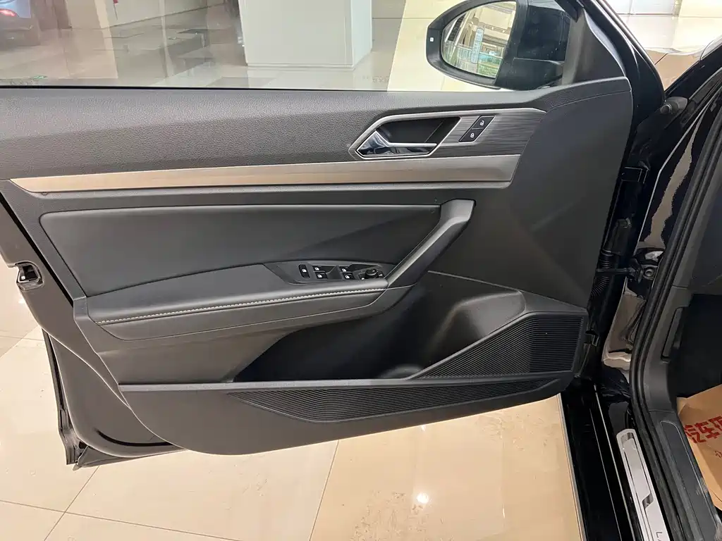 Volkswagen Lavida — миниатюра 6