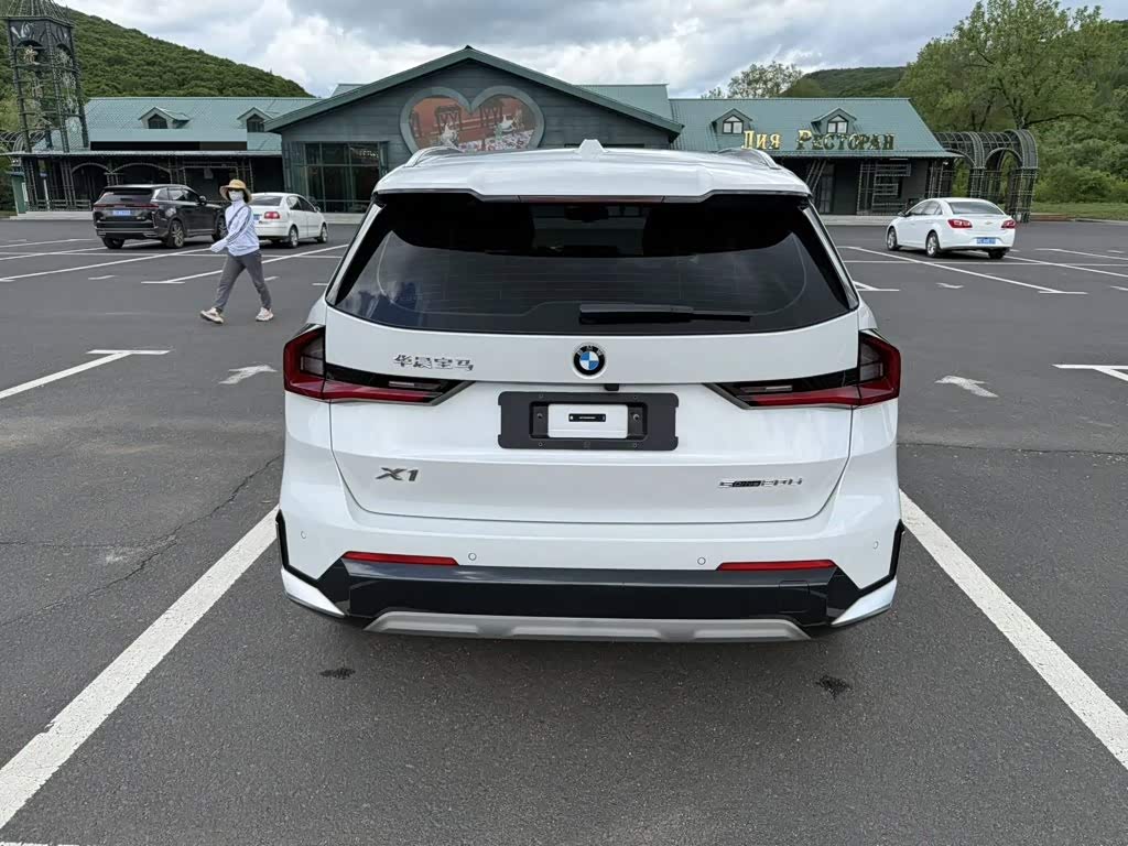 BMW X1 1.5 л 2023 г. Белый, пробег 27000 км