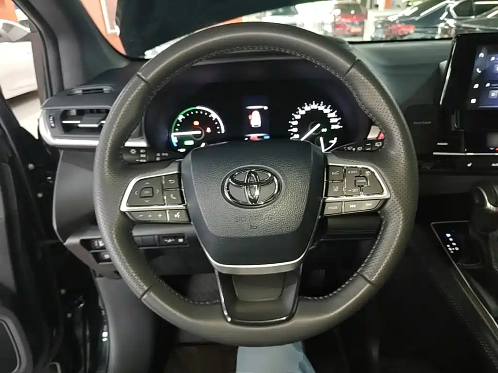 Toyota Sienna — миниатюра 11