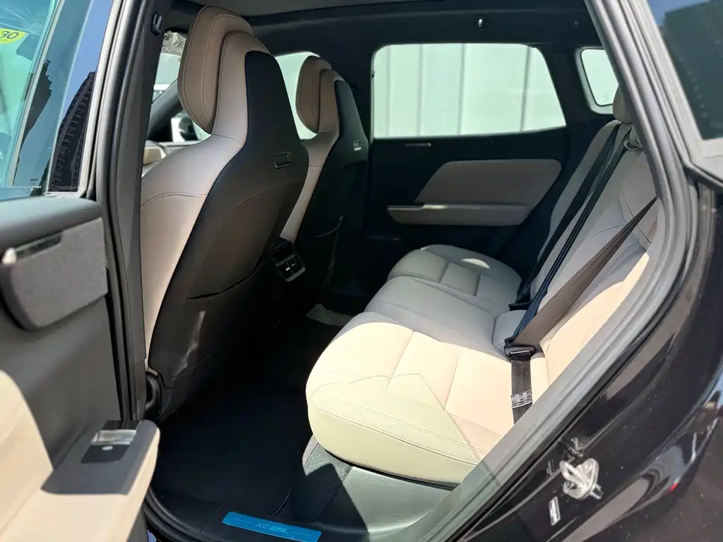 Volvo XC70 PHEV — миниатюра 9