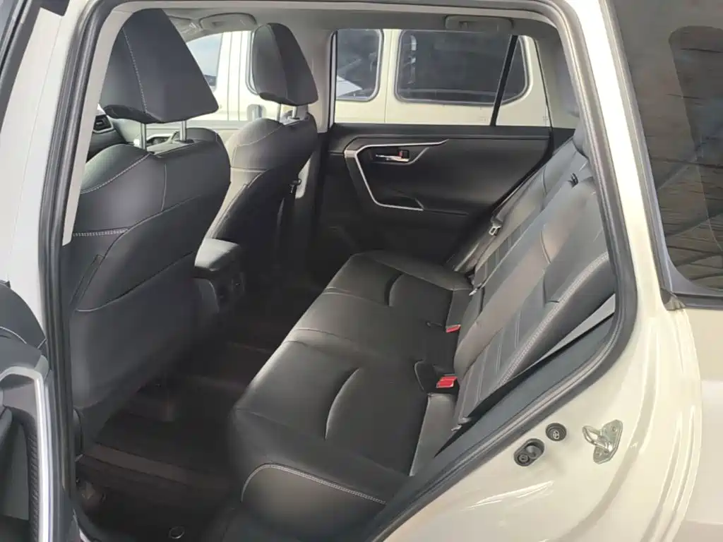 Toyota RAV4 — миниатюра 17