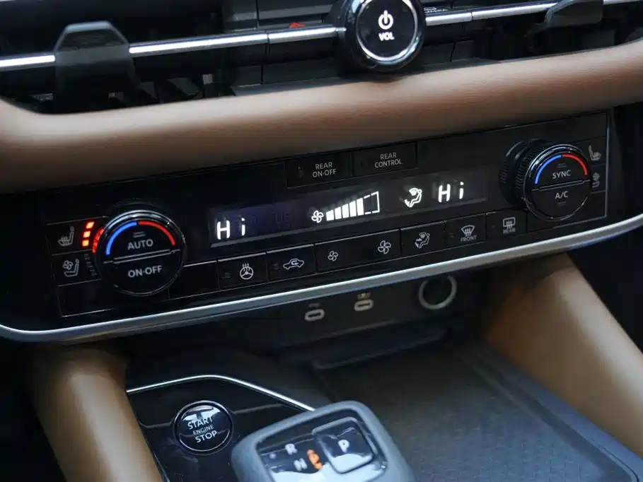 NISSAN EXPLORING THE LAND