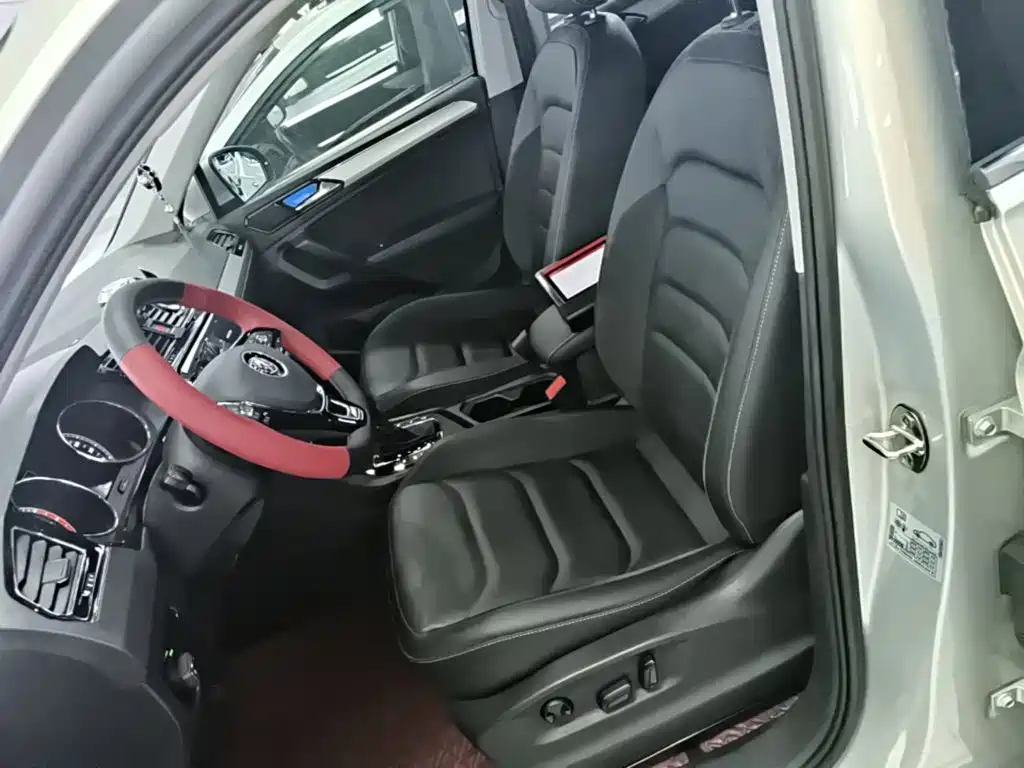 Volkswagen Tiguan L — миниатюра 15
