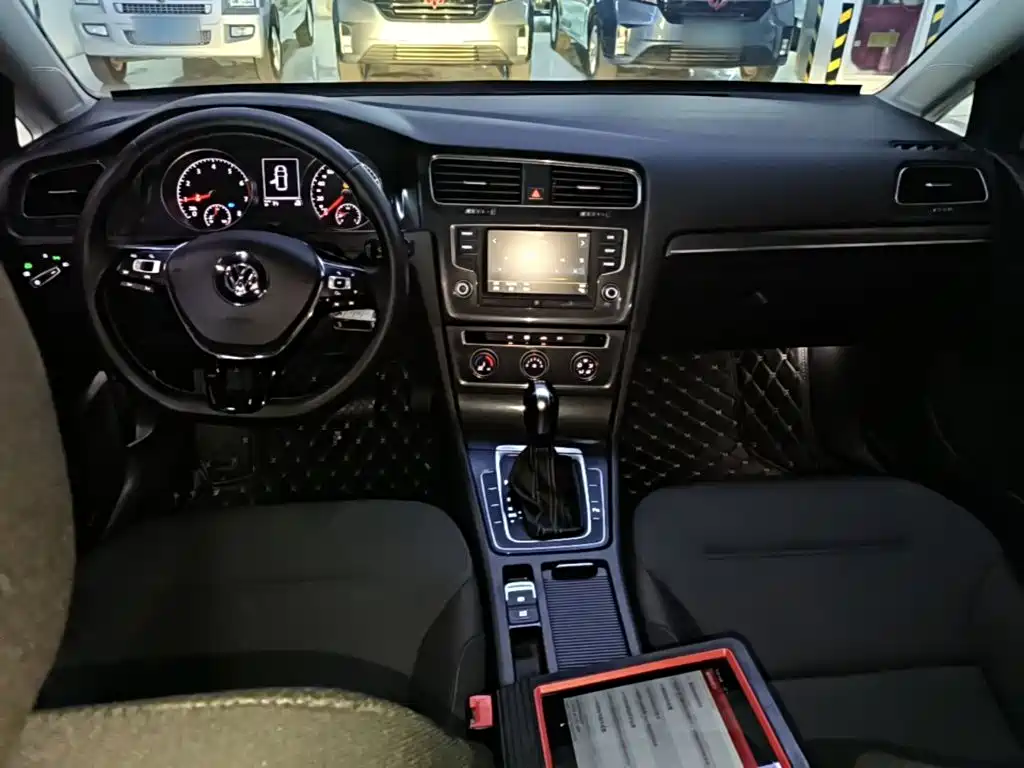 Volkswagen Golf — миниатюра 10