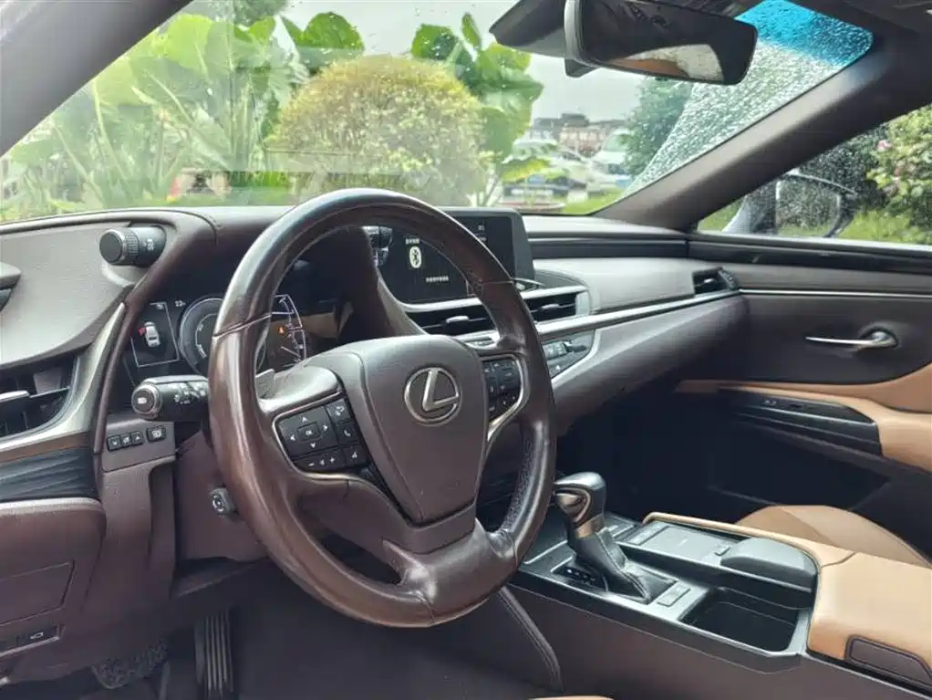 Lexus ES 2020 300h