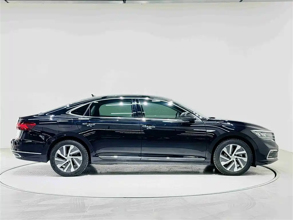 VOLKSWAGEN PASSAT NEW ENERGY