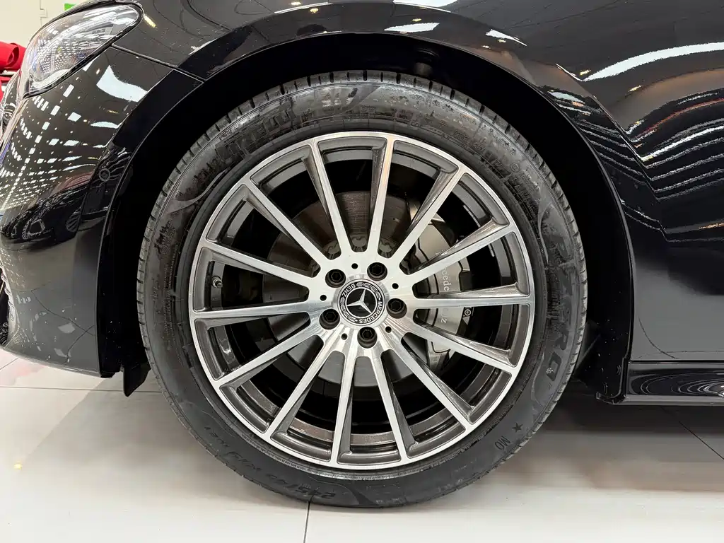 Mercedes-Benz E-Class — миниатюра 9