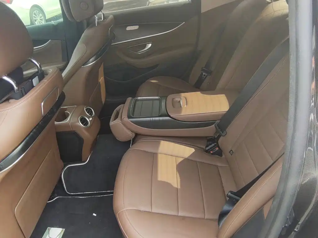 Mercedes-Benz E-Class — миниатюра 11