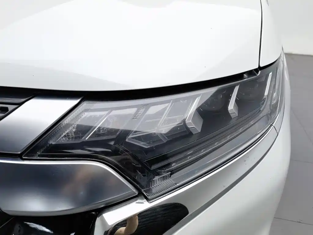 Mitsubishi Outlander — миниатюра 7