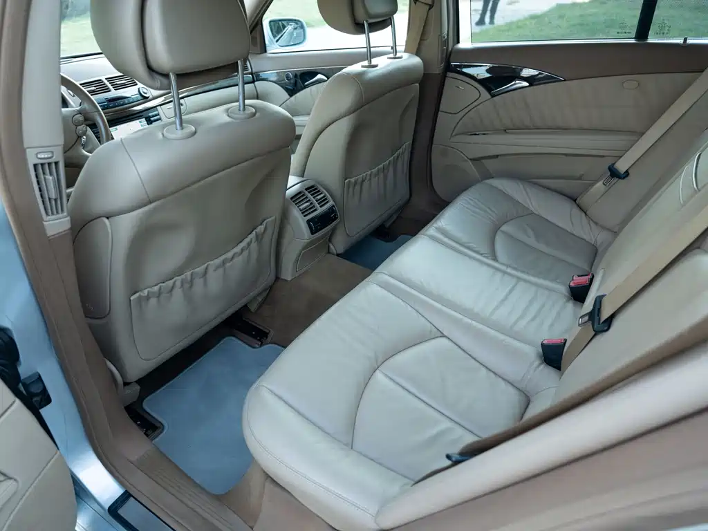 Mercedes-Benz E-Class — миниатюра 18