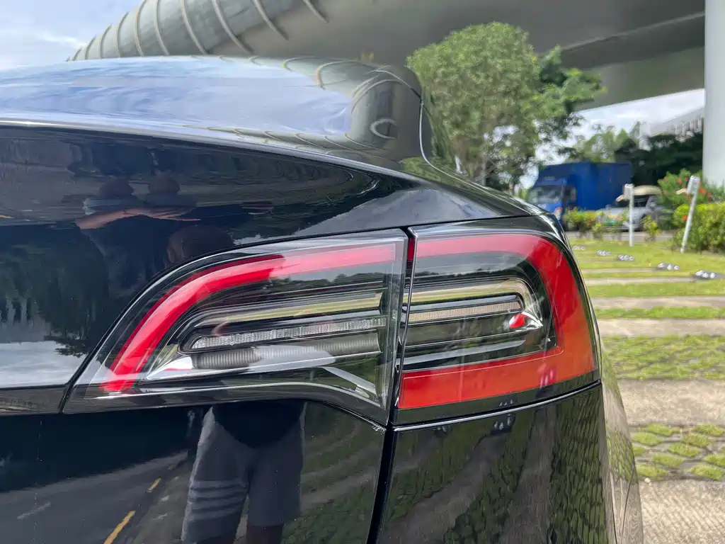 Tesla Model 3 — миниатюра 8