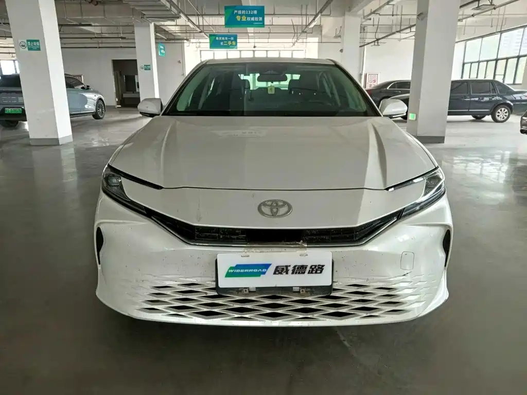 Toyota Camry — миниатюра 2