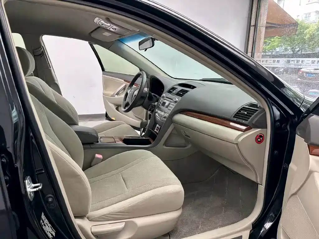 Toyota Camry — миниатюра 4