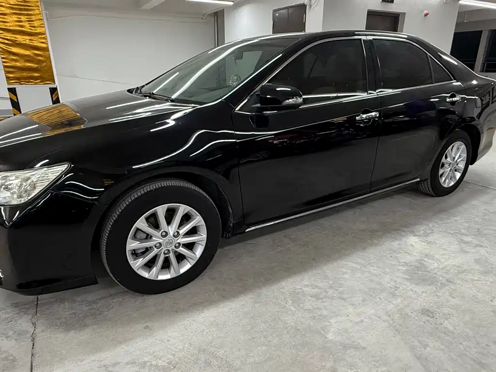 Toyota Camry — миниатюра 3