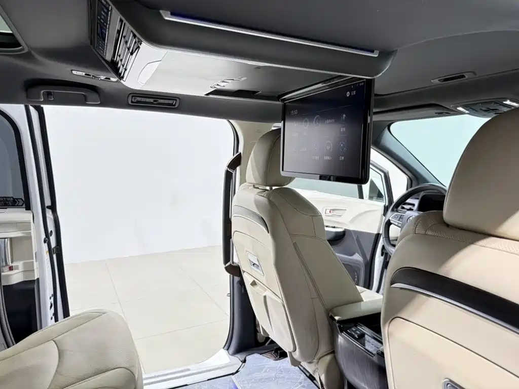 Toyota Sienna — миниатюра 17