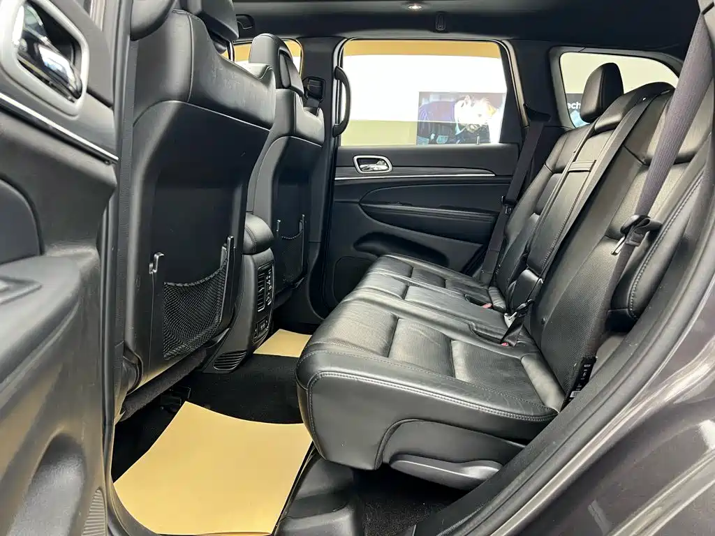 Jeep Grand Cherokee (Import) — миниатюра 21