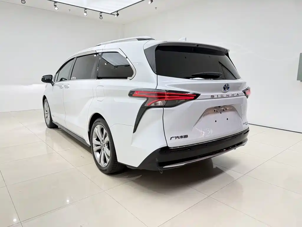 Toyota Sienna — миниатюра 12