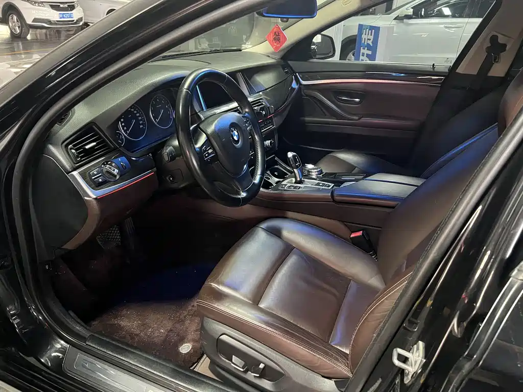 BMW 5 Series — миниатюра 6