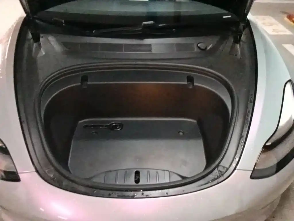 Tesla Model 3 — миниатюра 21