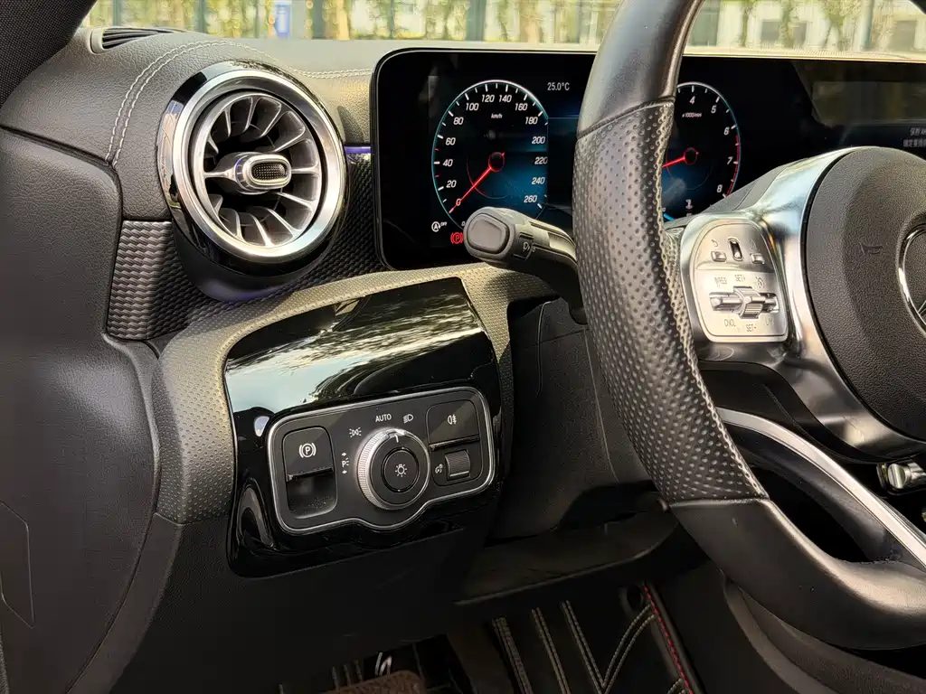 Mercedes-Benz A-Class — миниатюра 21