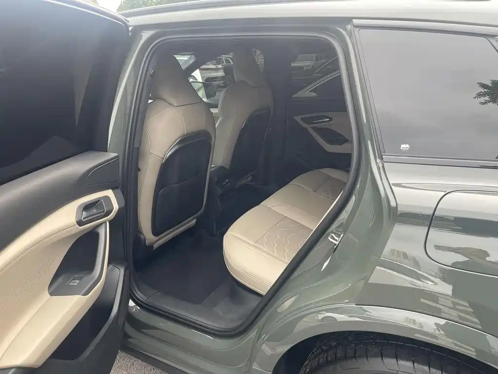 Audi Q6L e-tron — миниатюра 6