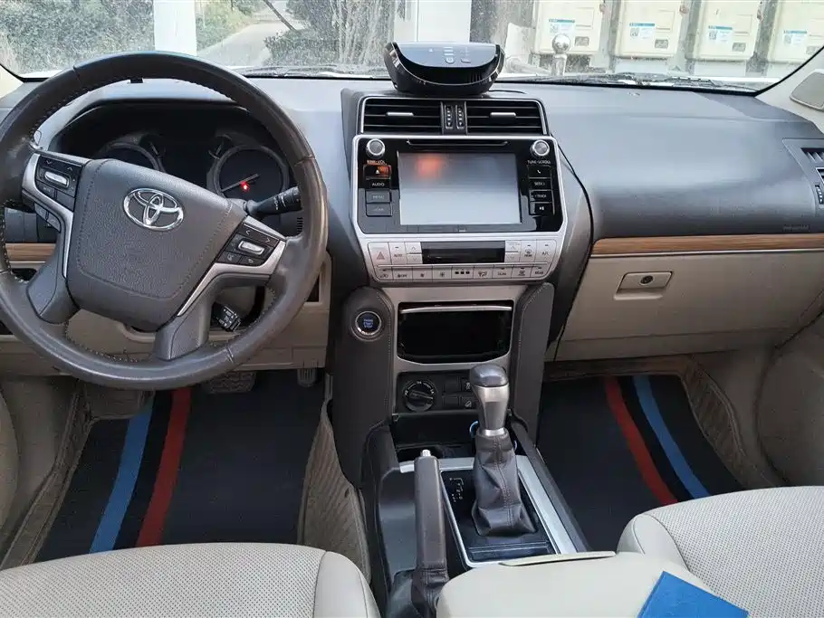 TOYOTA PRADO
