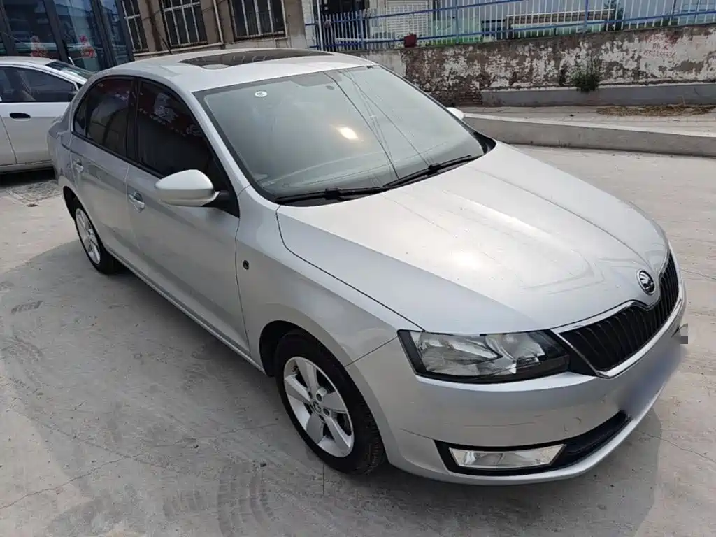 Skoda Rapid 2015 1.6L MT