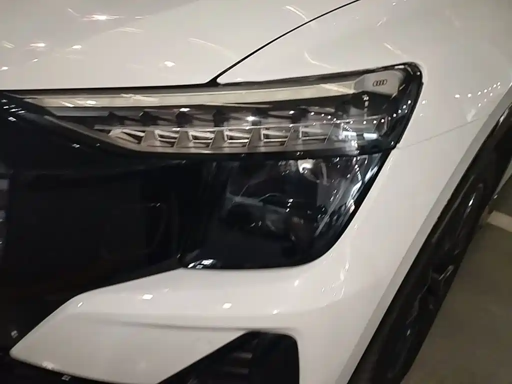 Audi Q5 e-tron — миниатюра 24