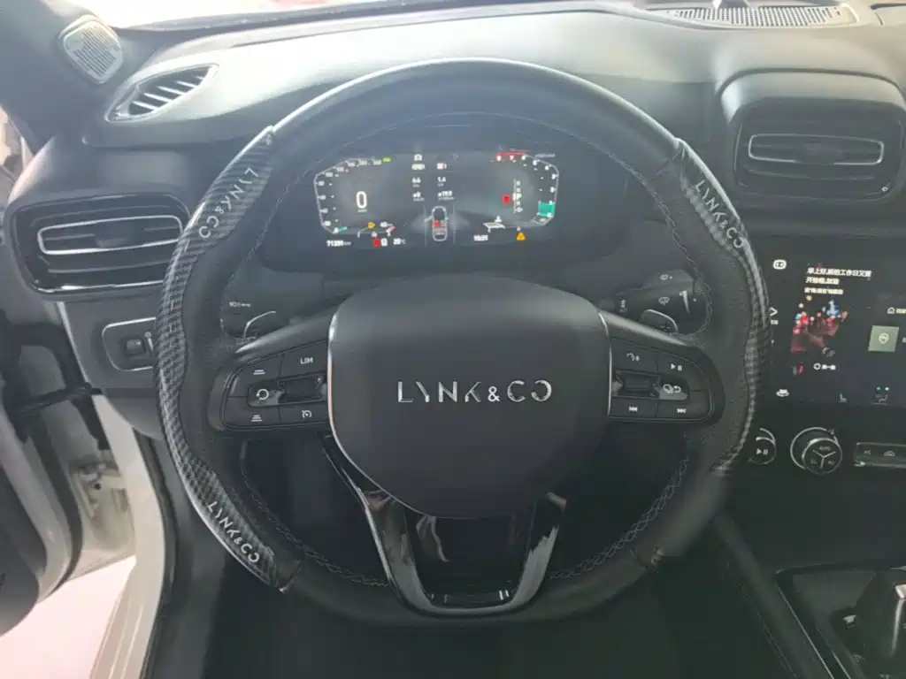 Lynk & Co 03 — миниатюра 11