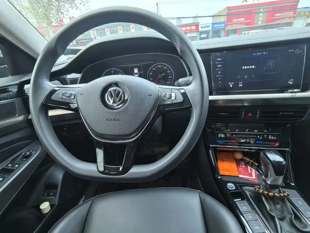 Volkswagen Passat PHEV — миниатюра 13