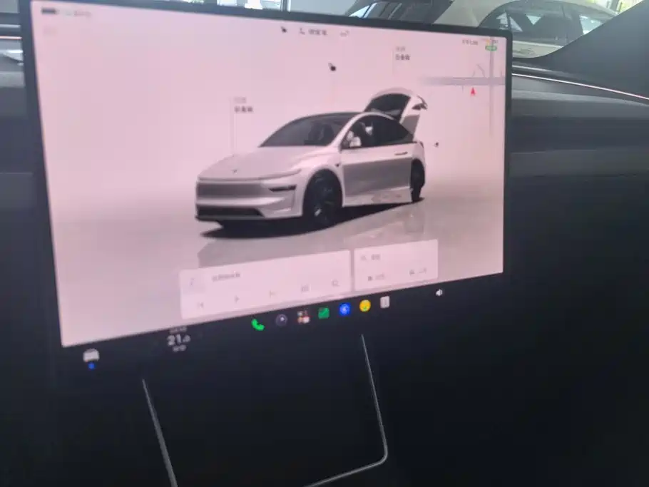 Tesla Model Y — миниатюра 13