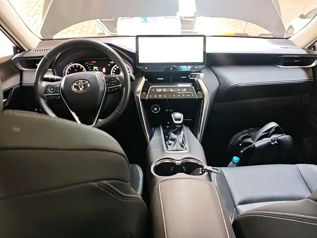 Toyota Harrier 2022 2.0L CVT Luxury