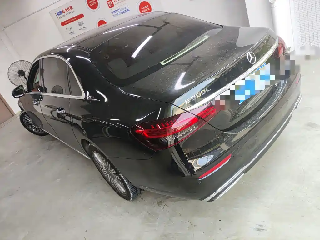 Mercedes-Benz E-Class — миниатюра 6