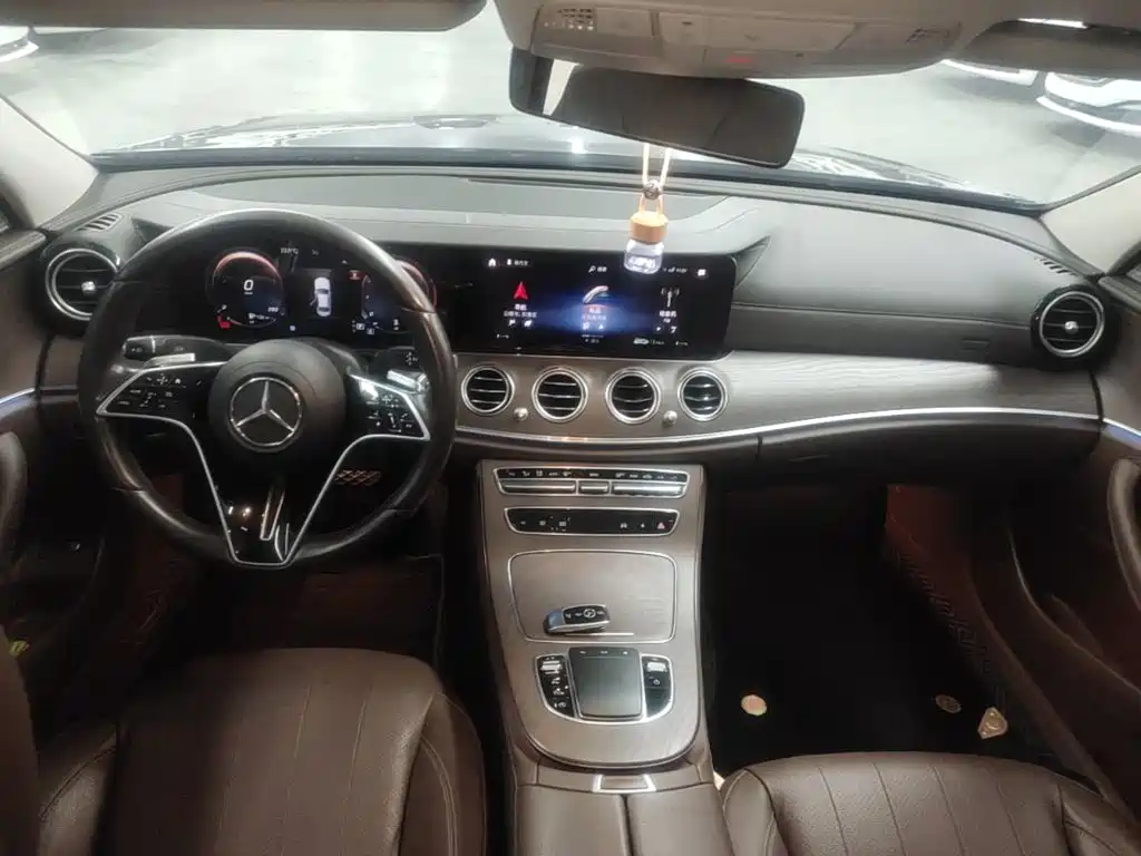 Mercedes-Benz E-Class — миниатюра 10