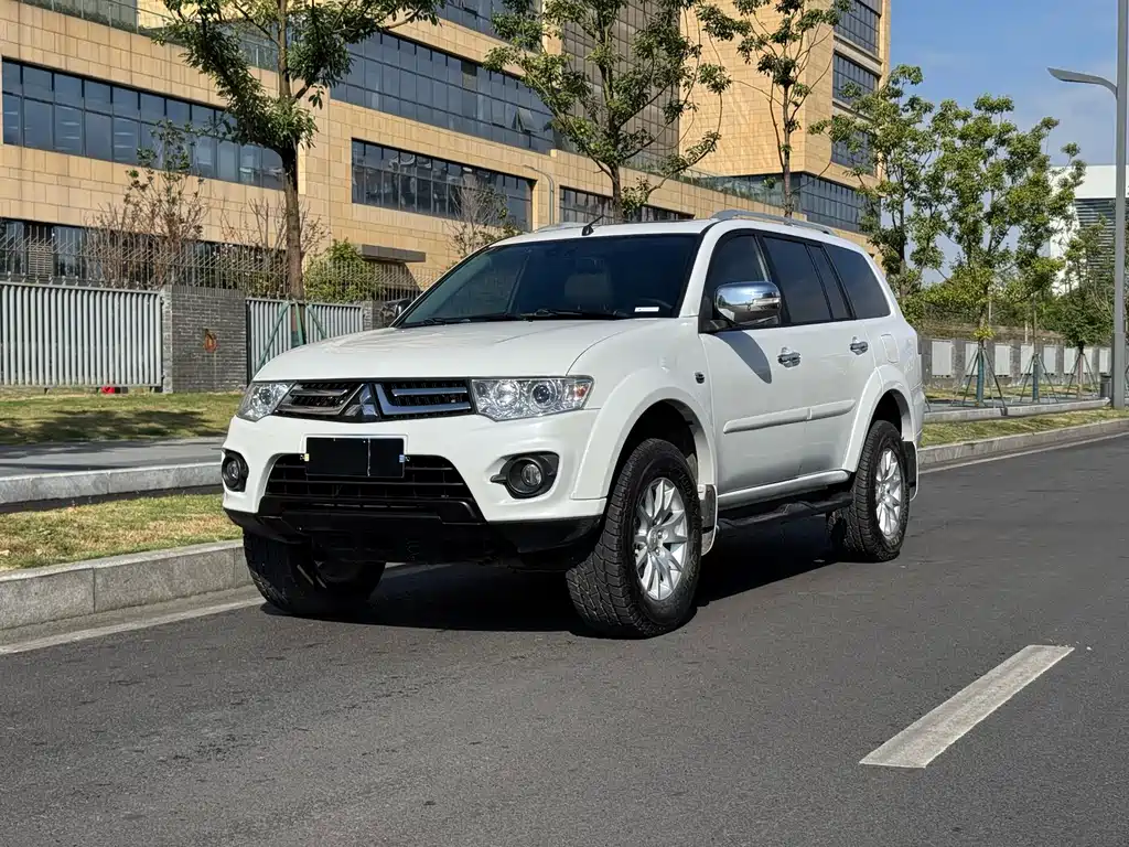 Mitsubishi Pajero Sport 2016