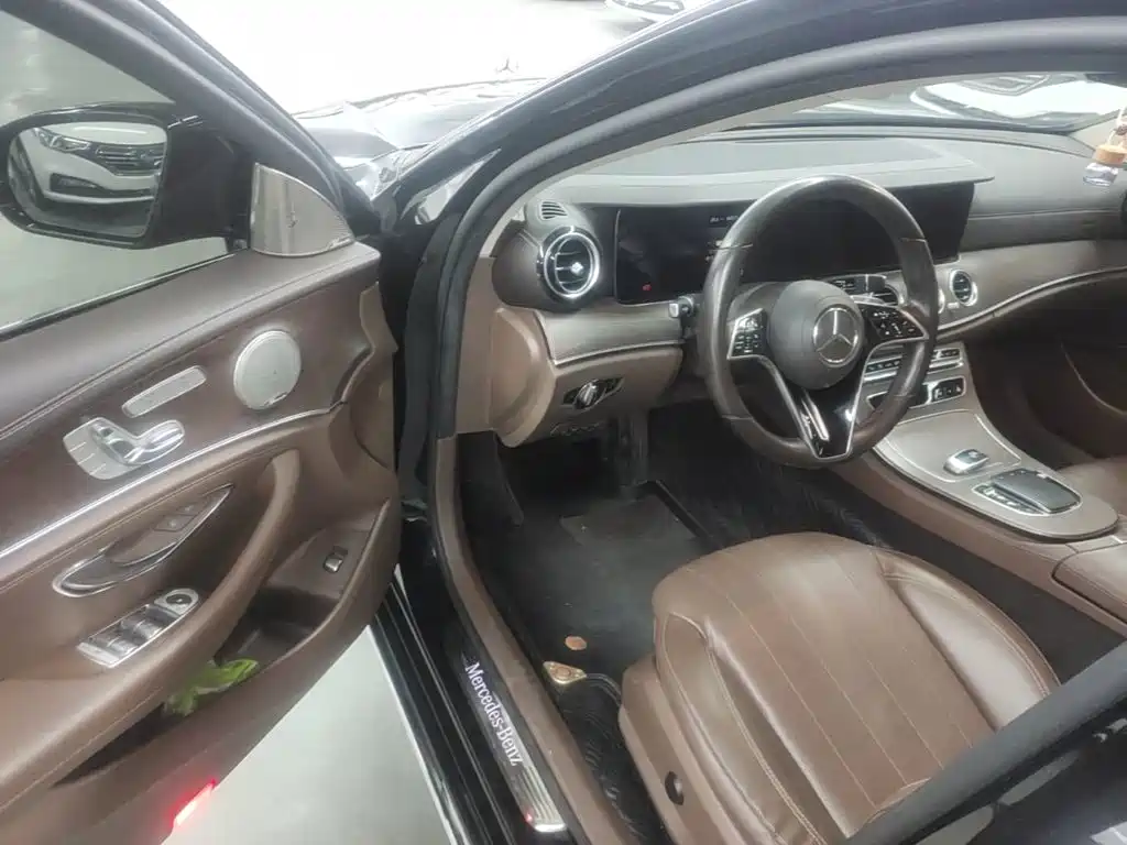Mercedes-Benz E-Class — миниатюра 16