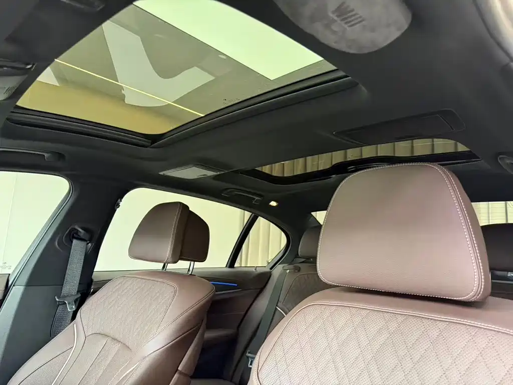 BMW 5 Series — миниатюра 17