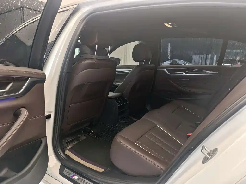 BMW 5 Series — миниатюра 15