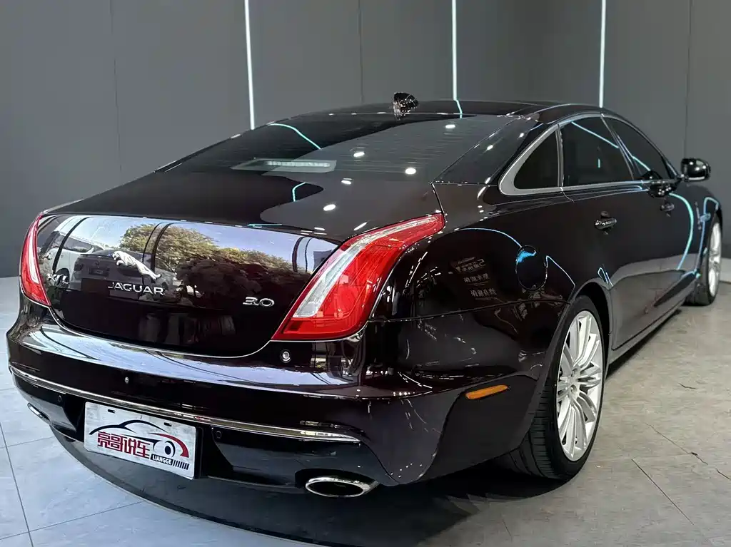 Jaguar XJ — миниатюра 6