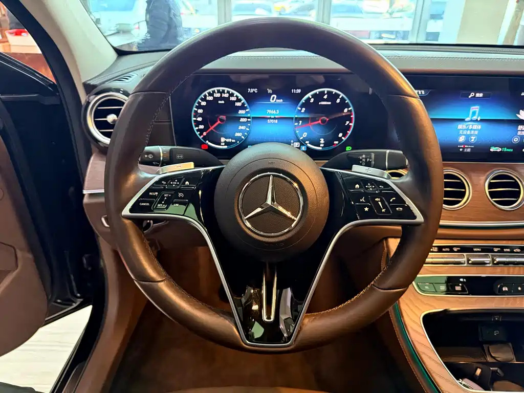 MERCEDES-BENZ E CLASS